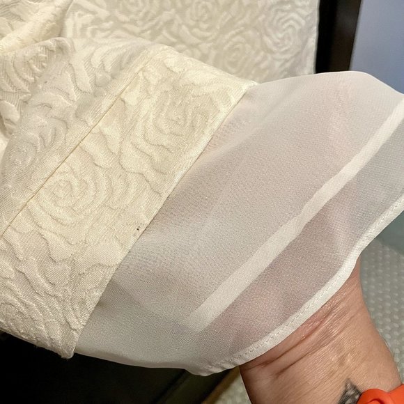 ⭐️HP!!⭐️Charming Charlie White Short Sleeve Top with (S) - Picture 5 of 6